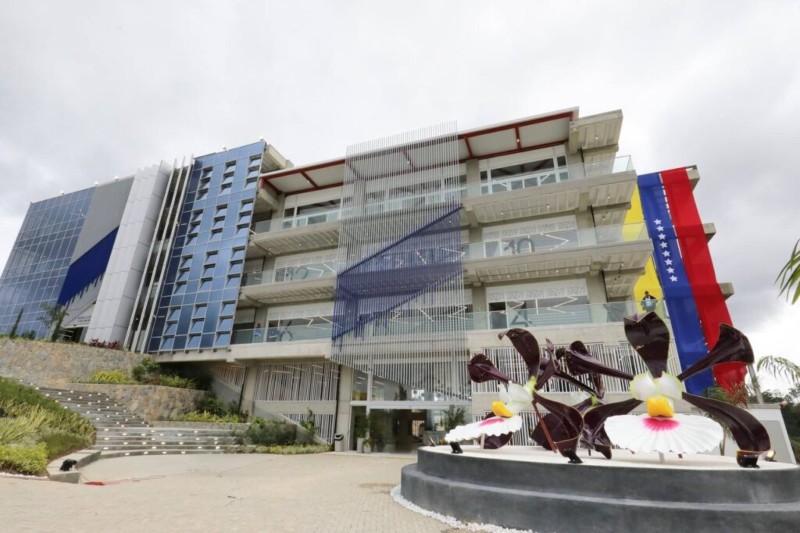 La Universidad de las Ciencias en Miranda cuenta con 16 carreras, entre ellas la IA
