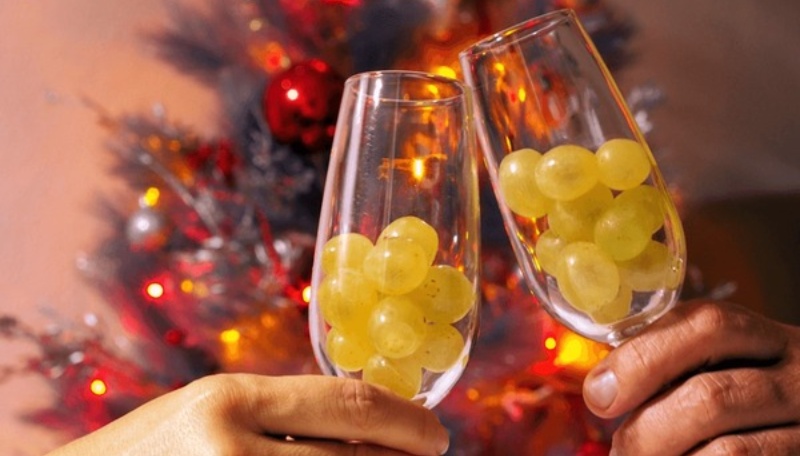 Las 12 uvas representan 12 deseos para el venidero año.