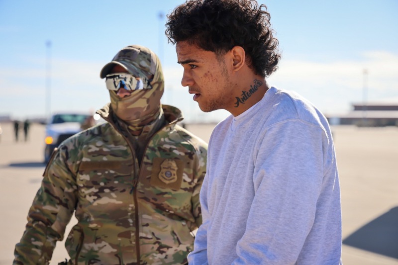 Llegaron los primeros migrantes ilegales a Guantánamo
