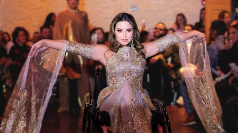 Venezolana triunfó al desfilar en silla de ruedas en Nueva York