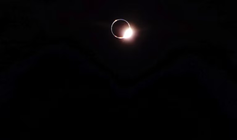 Las sorprendentes fotos que capturó la NASA del amanecer y atardecer desde la Luna