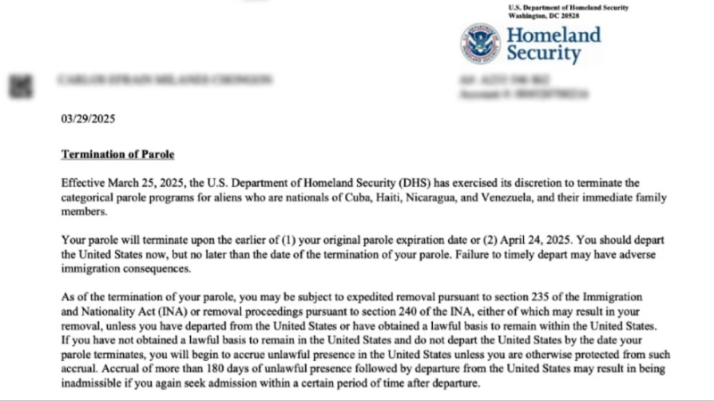 "Usted debe salir pronto de Estados Unidos": El correo electrónico que recibieron migrantes tras revocación del parole humanitario