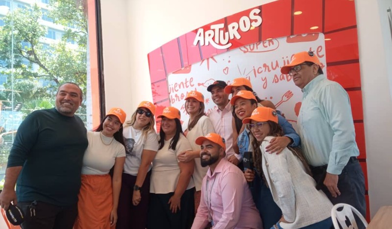 Arturos celebró el Día del Periodista en la inauguración de su sede.