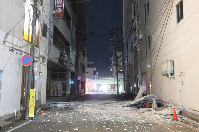 Japón: Dos muertos y 92 heridos por terremoto de magnitud 7,4 (+Video)