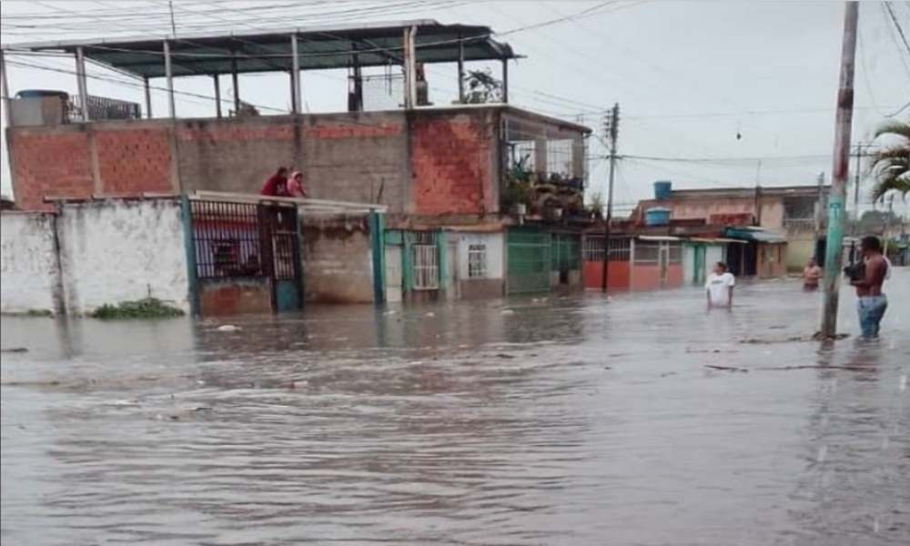 Cuatro mil familias afectadas por lluvias en Venezuela