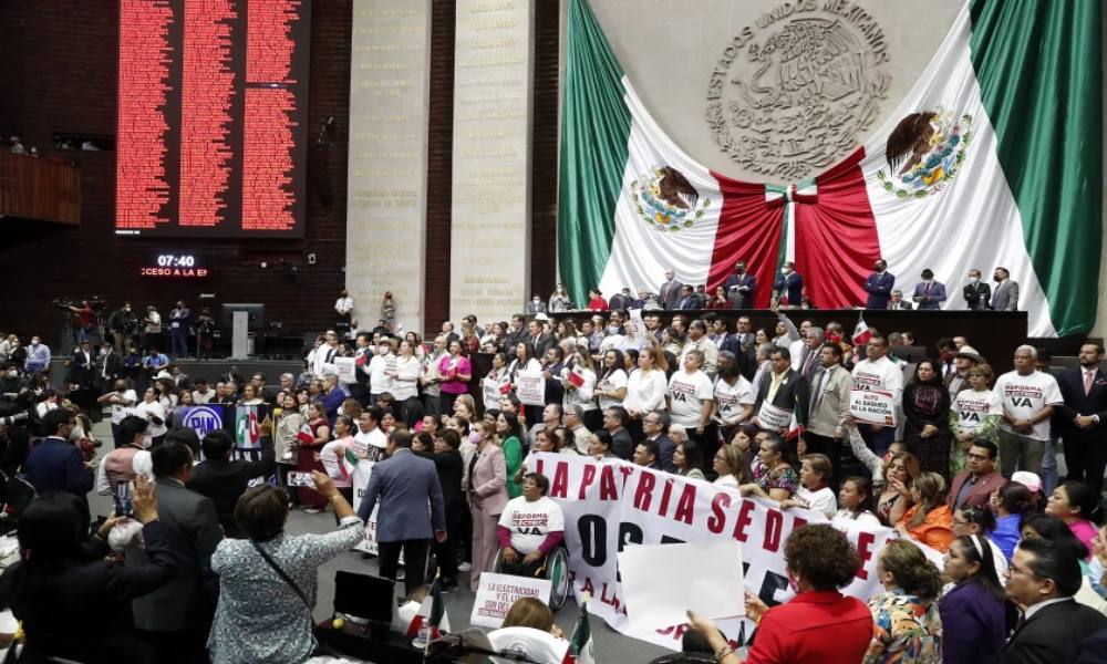 Parlamento mexicano rechazó reforma energética de López Obrador