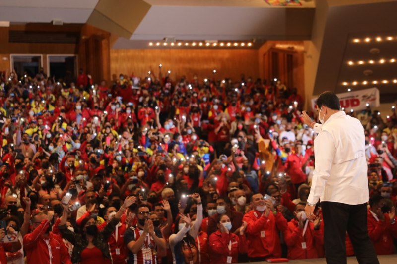 Maduro jura "máxima lealtad" al ser ratificado como presidente del PSUV