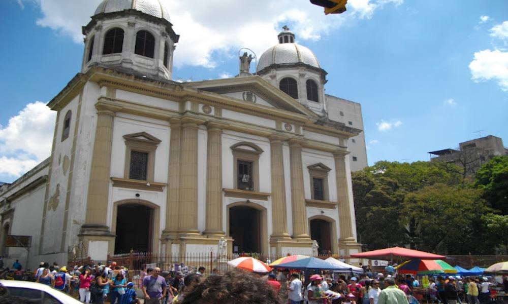 El Metro de Caracas activó una ruta especial para que los fieles católicos puedan realizar la visita a los siete templos en la capital este jueves y viernes santo.