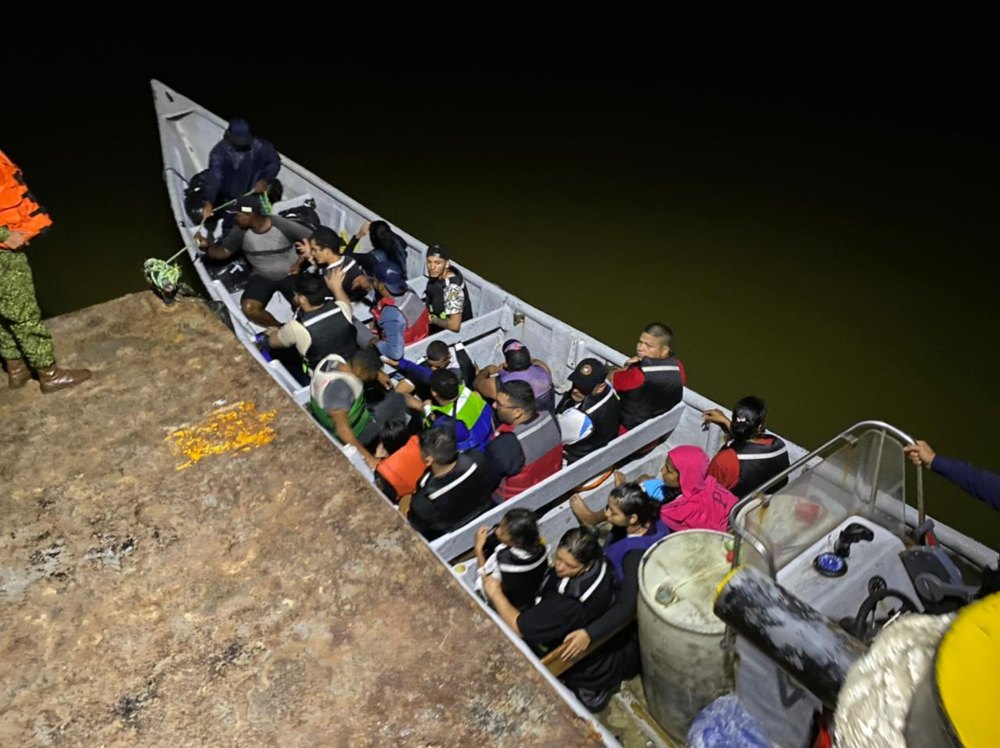 Rescatados 19 venezolanos que naufragaron en el Golfo de Urabá