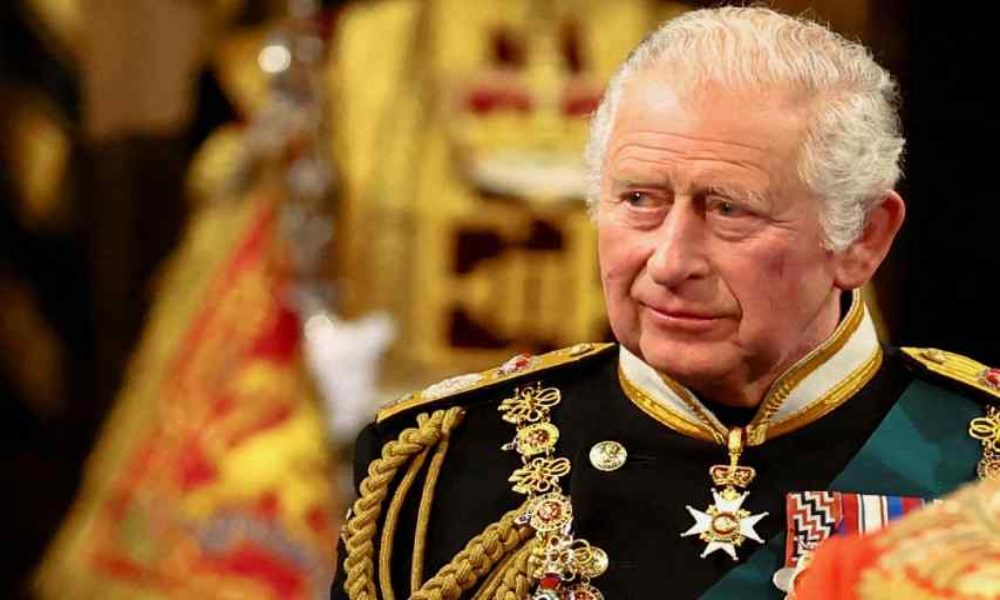 Carlos reemplaza por primera vez a la reina en apertura de Parlamento