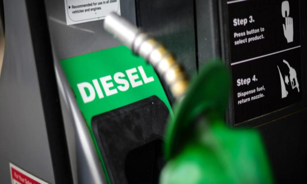 Reuters: PDVSA ordena vender diésel en dólares a más de cien estaciones