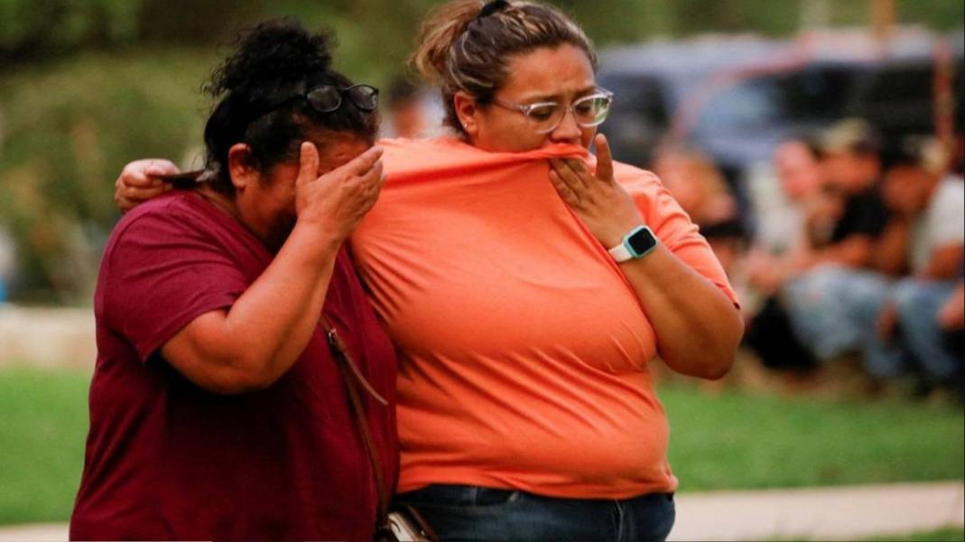 Se eleva a 21 cifra de muertos en tiroteo en escuela de Texas