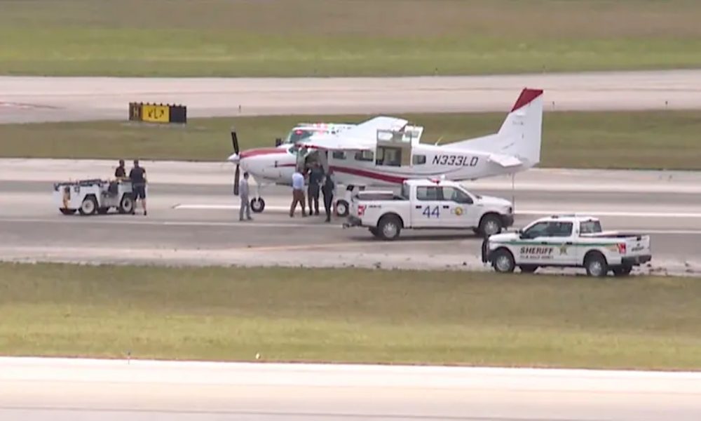 Insólito: Pasajero sin experiencia se vio obligado a aterrizar un avión y esto fue lo que sucedió (+video)