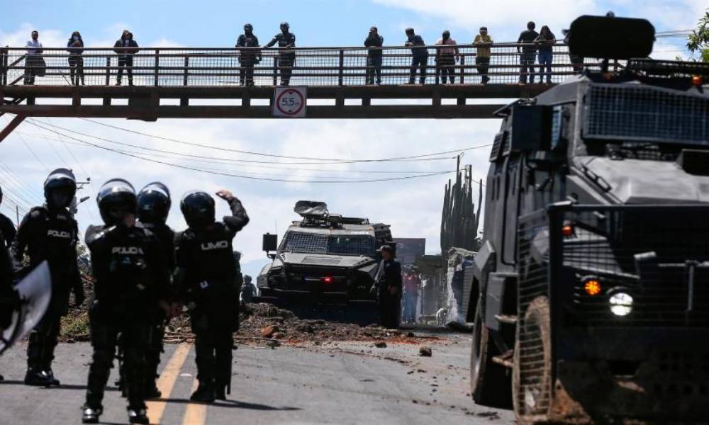 Más de 20 detenidos y siete policías retenidos en protestas de Ecuador