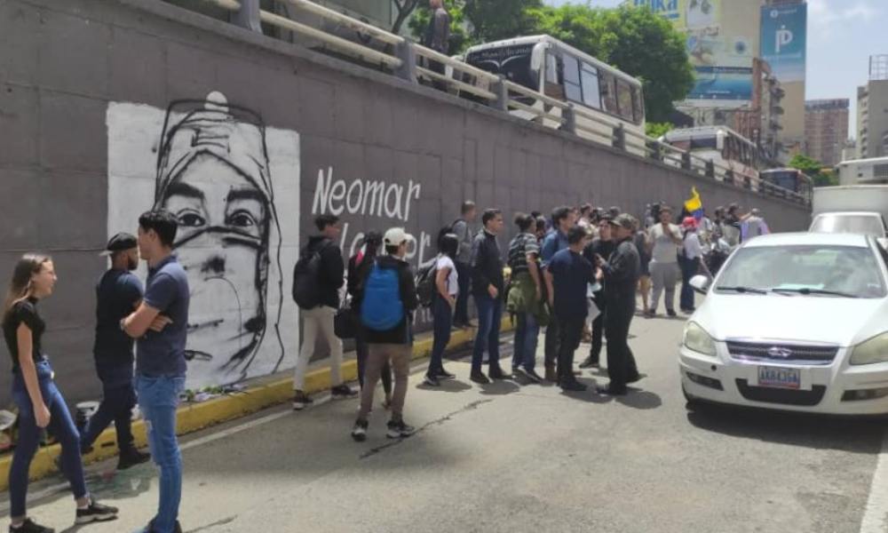 Alcalde de Chacao exhortó a autoridades liberar a jóvenes que pintaron mural en homenaje a Neomar Lander