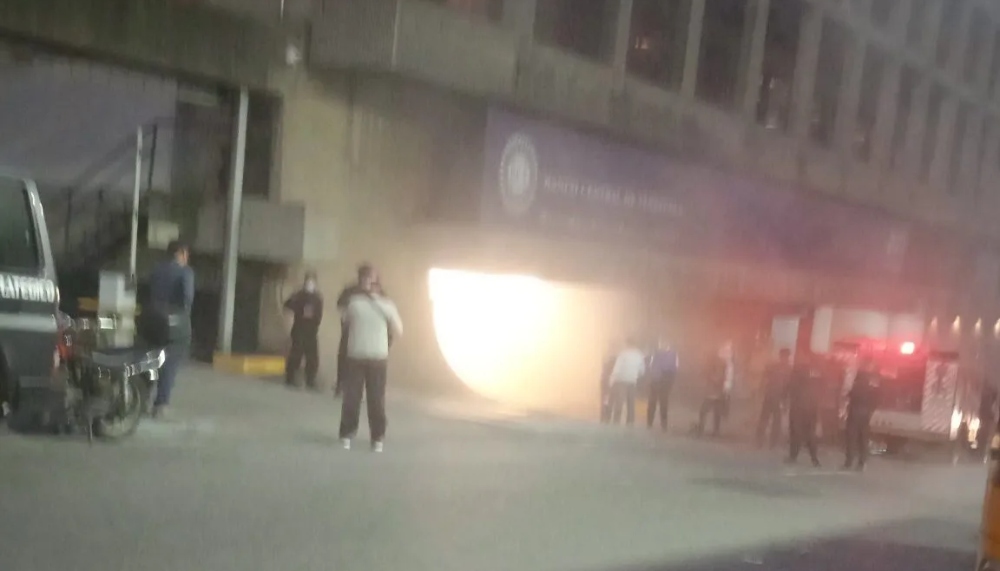 Incendio afectó sede del BCV la noche de este 21JUL +VIDEO