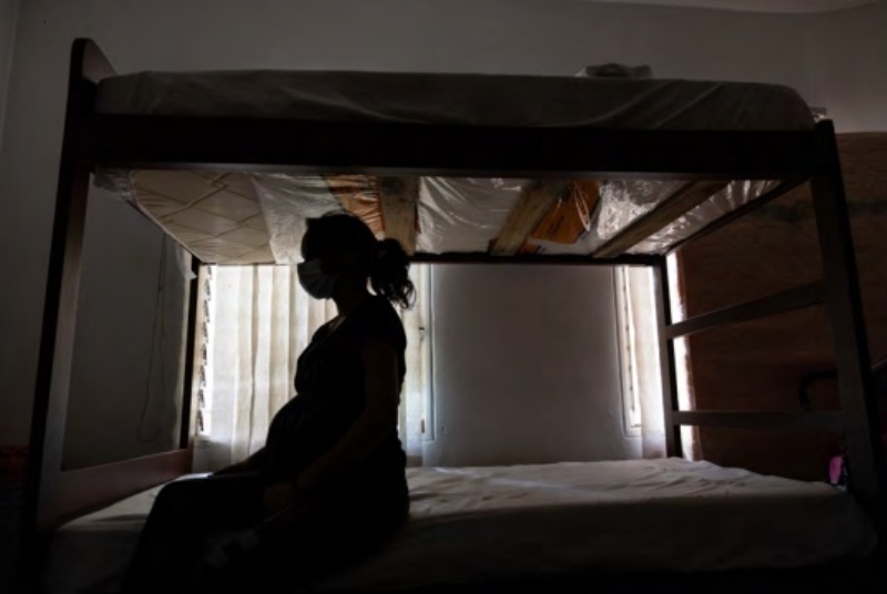 Venezolanas enfrentan violencia de género en Colombia y Perú