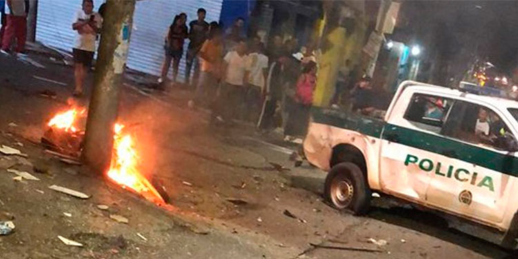 Un muerto y 13 heridos por "motobomba" en Cauca - Colombia