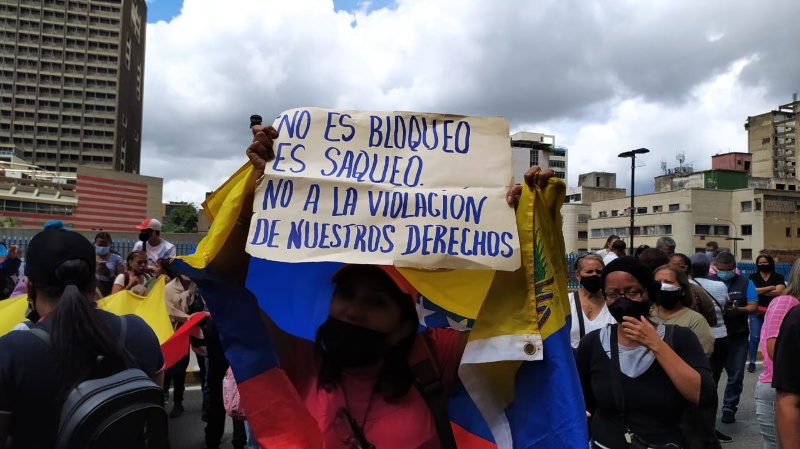 Maestros venezolanos en la calle: "Lo que cobramos es para medio comer" +VIDEO