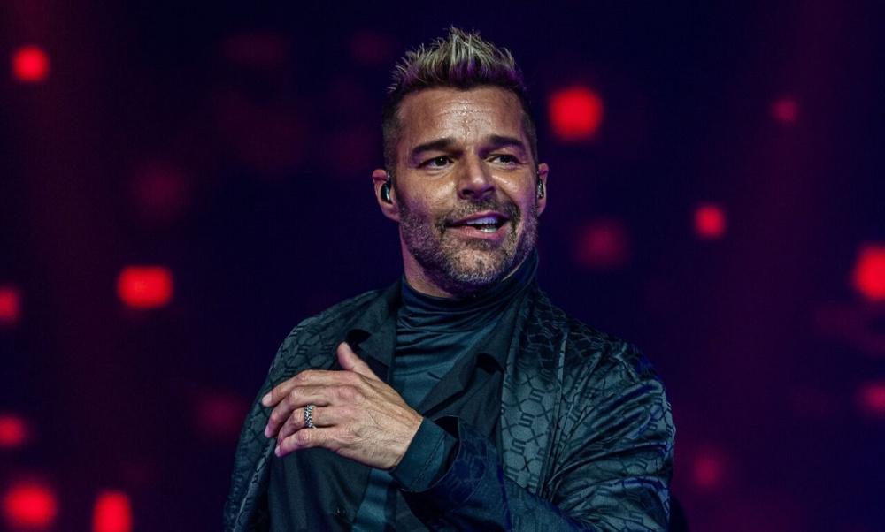 Ricky Martin lanza "Play", en medio de escándalo por violencia doméstica