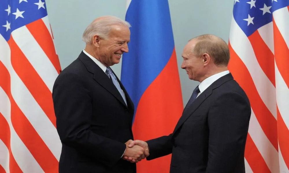 Biden ofrece a Putin negociar tratado nuclear de cara a 2026