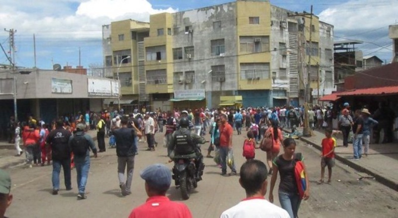 Tres detenidos tras disturbios en mercado municipal de Puerto La Cruz +VIDEO