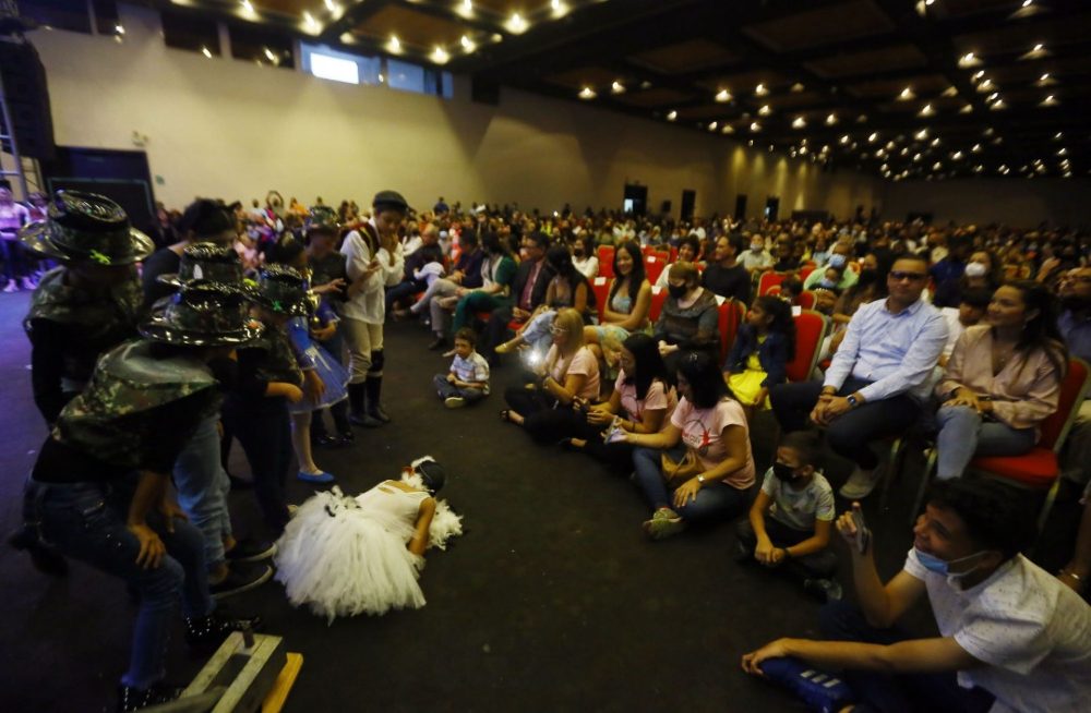 Más de mil 300 personas disfrutaron “Un cuento musical para los niños” en el Hesperia de Valencia