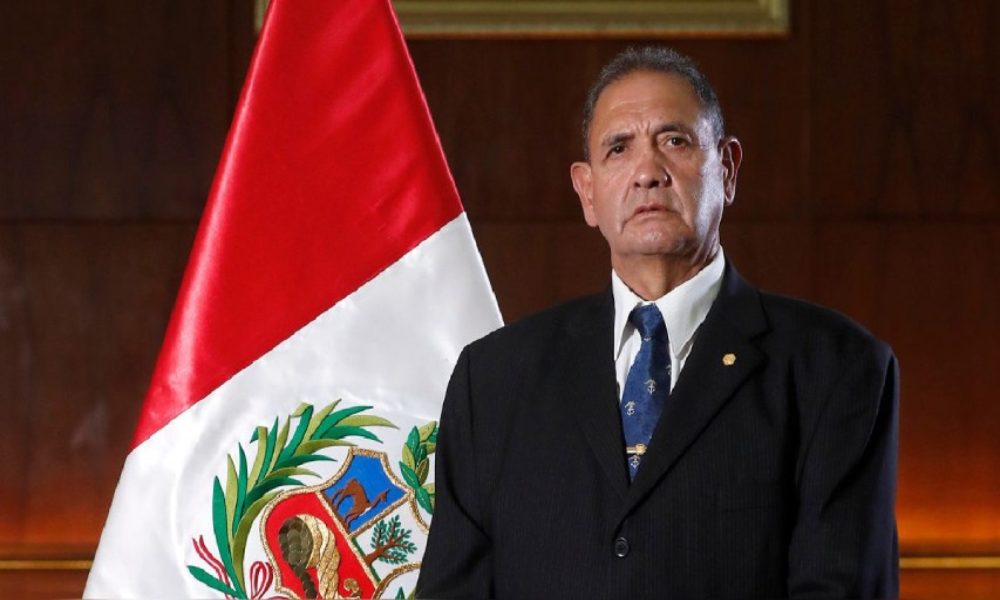 Renunció el ministro de Defensa de Perú