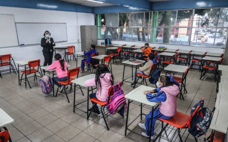 México regresa a clases con un controversial programa educativo