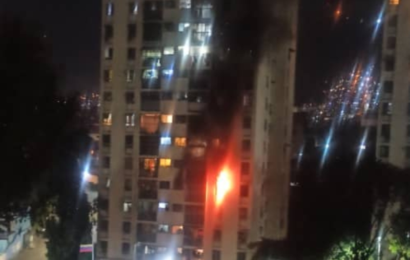 Incendio de apartamento causó pánico en la Av. Sucre de Caracas +VIDEO