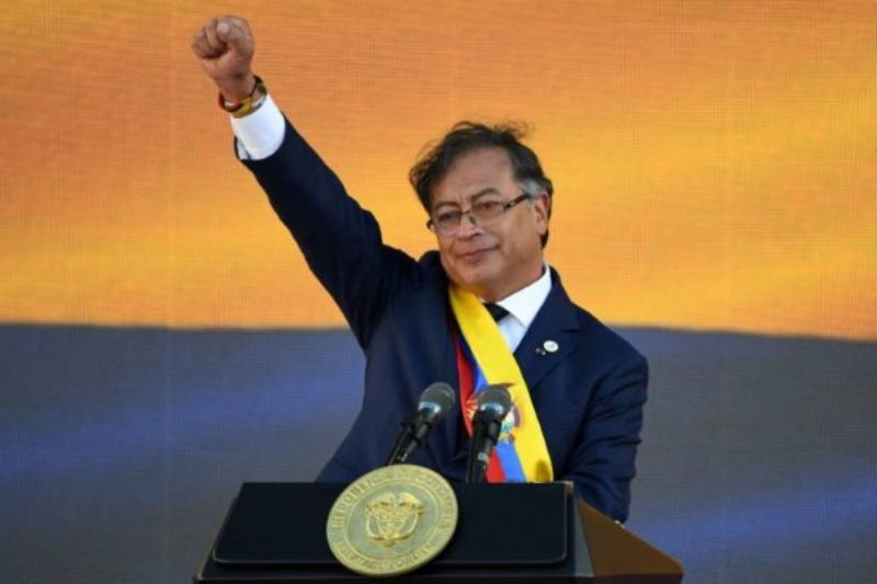 Petro juró como presidente de Colombia y sacó la espada de Bolívar +VIDEOS