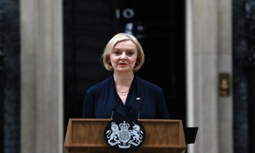 Renunció la primera ministra británica Liz Truss