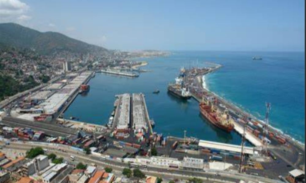 Buques semanales llegan al puerto de La Guaira con mercancía para Navidad