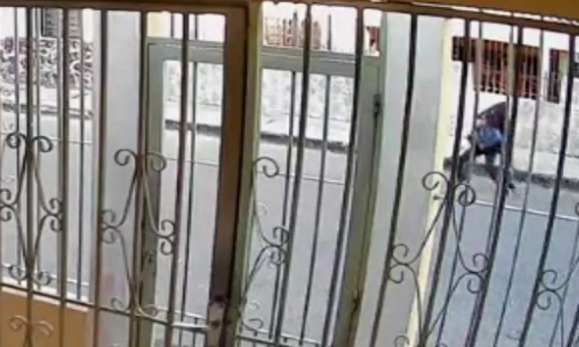 Carabobo: hombre persiguió a dos liceístas con un cuchillo para someterlas (+video)