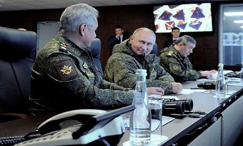 Putin se reúne con el alto mando ruso para analizar la situación en Ucrania
