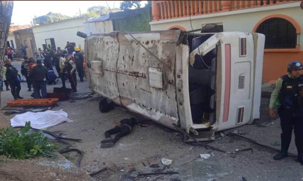 Valencia: al menos cuatro fallecidos y más de 20 heridos en accidente de tránsito este martes