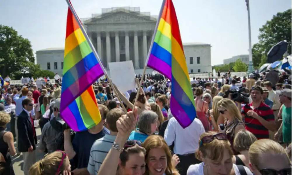 Biden firma ley que protege el matrimonio igualitario