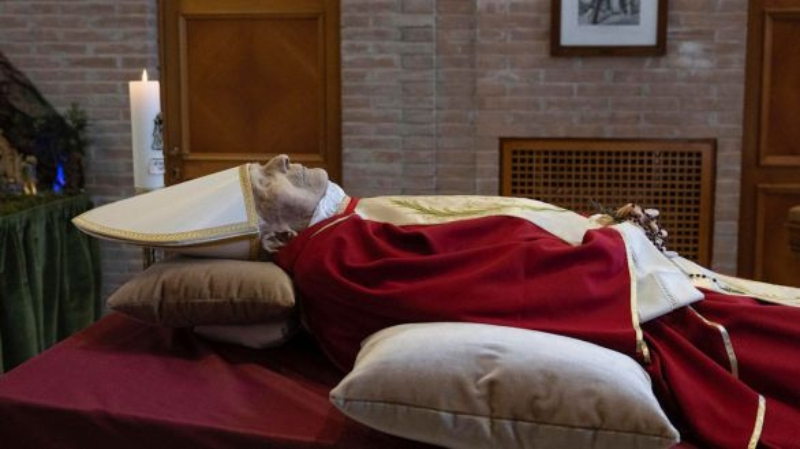 Restos mortales de Benedicto XVI llegan a la Basílica de San Pedro +VIDEO