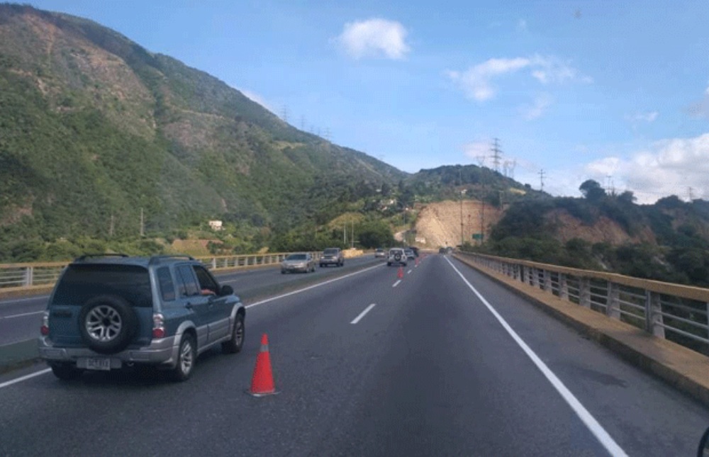 Una persona cayó al vacío en la autopista Caracas - La Guaira