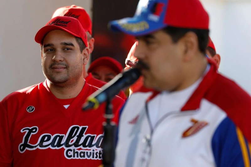 "Maduro es un mago de la economía"
