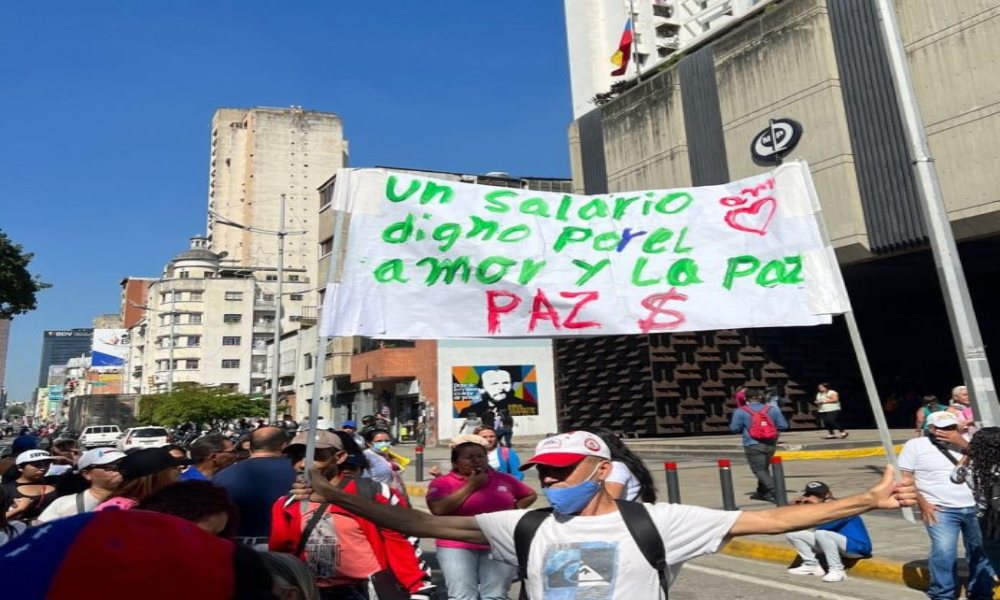 Empleados públicos protestan en Caracas para exigir aumentos salariales