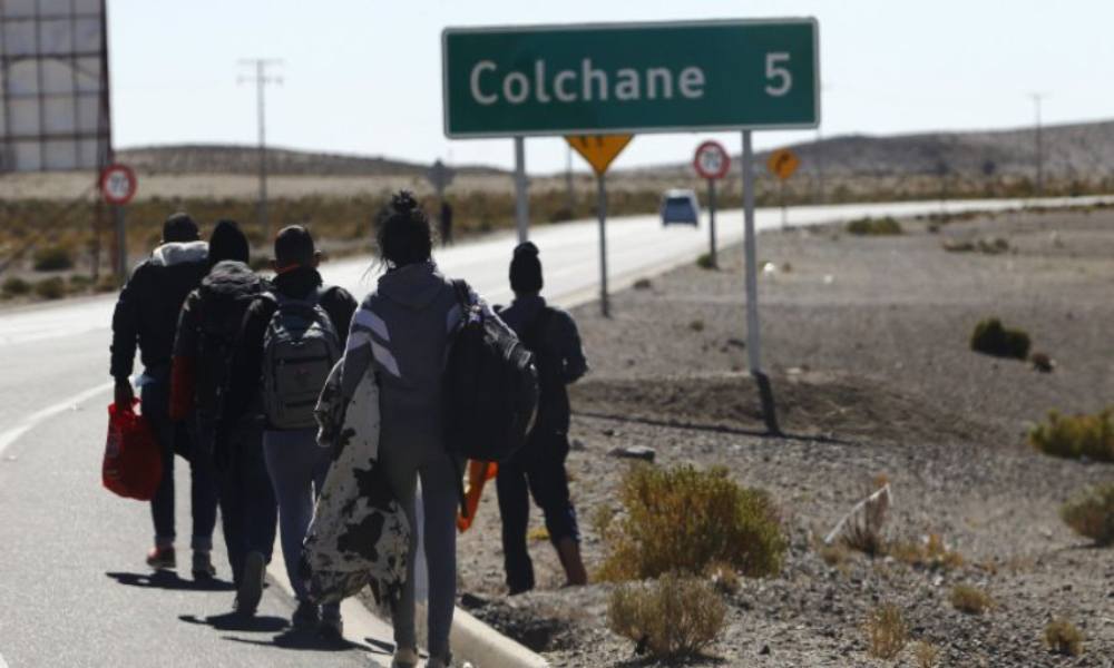 Chile inicia despliegue militar en frontera norte por migración irregular