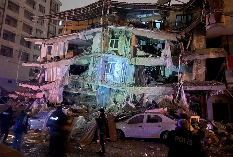 Turquía en máxima alerta tras terremoto de magnitud 7.8