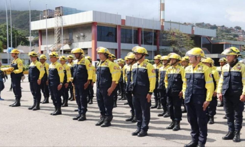 Venezuela envía 53 especialistas a Chile para apoyar en combate de incendios