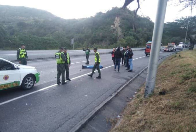 Mató a dos DGCIM en la Caracas - La Guaira con su camioneta y se dio a la fuga