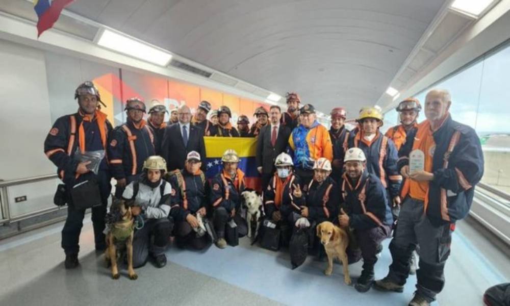 27 rescatistas vuelven al país tras ayudar en Turquía por el terremoto