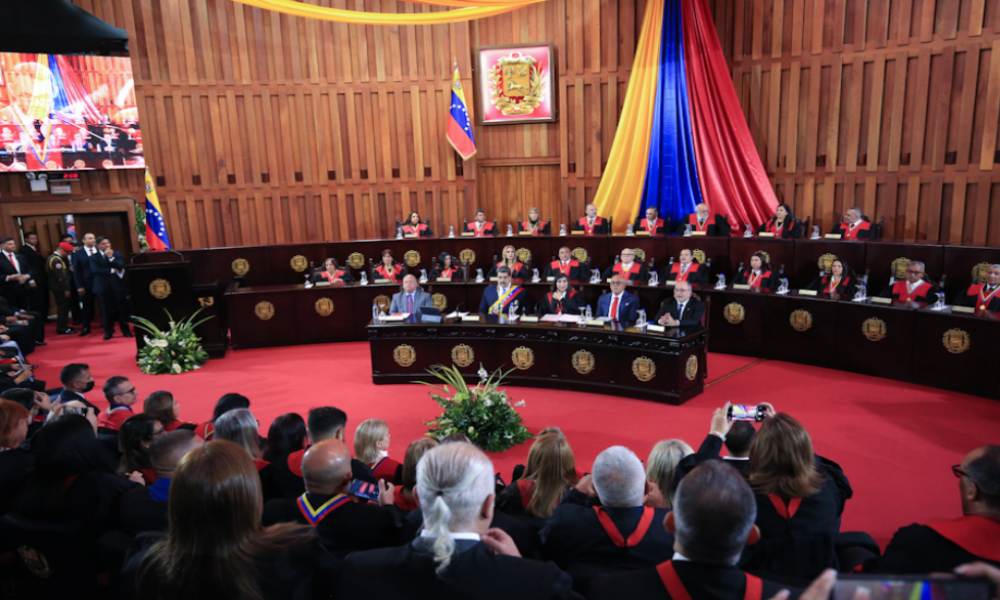 Maduro llama a profundizar la “revolución judicial” en Venezuela