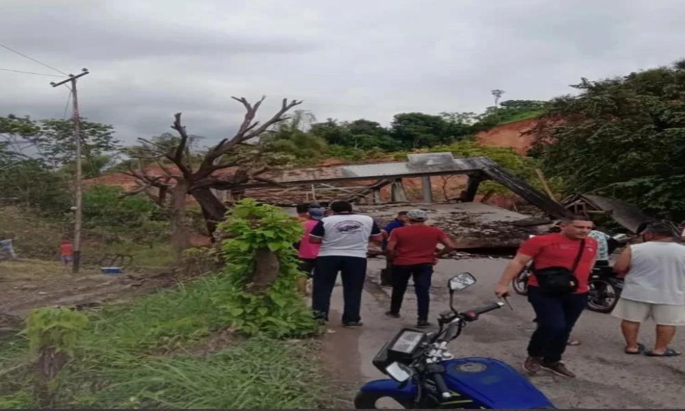 Mérida: padre e hija fallecieron por deslave en plena carretera