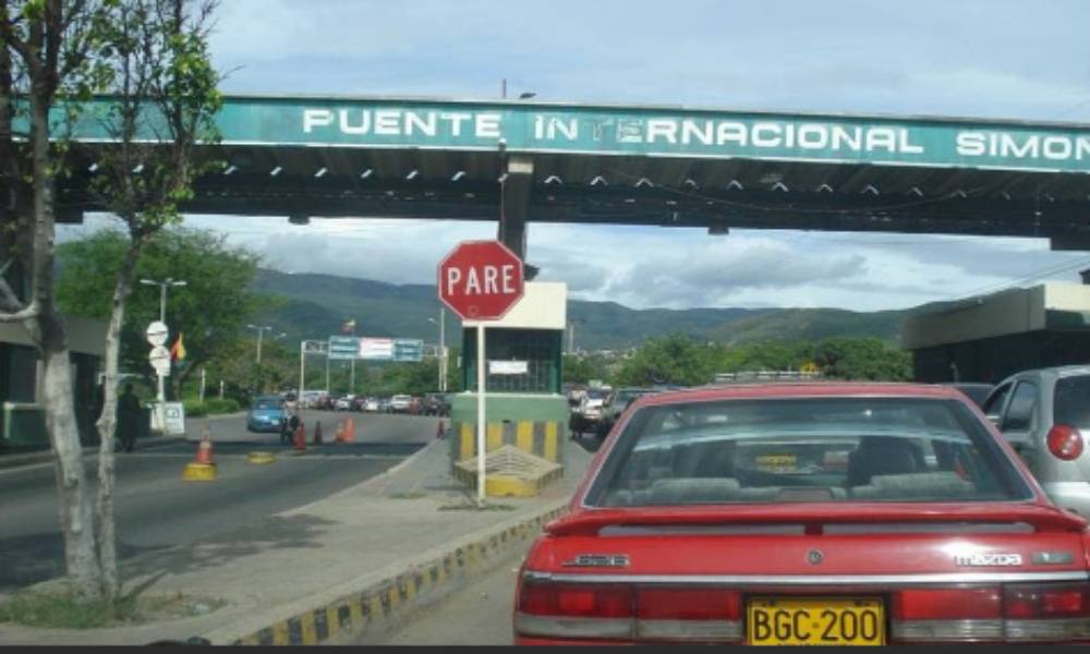 Habilitados tres puentes binacionales para cruzar la frontera en vehículo particular