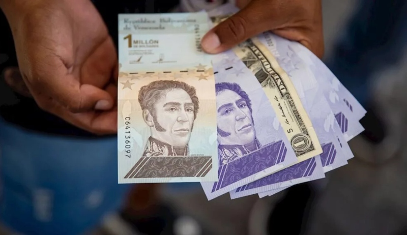 Uso del bolívar aumenta frente al dólar en Venezuela